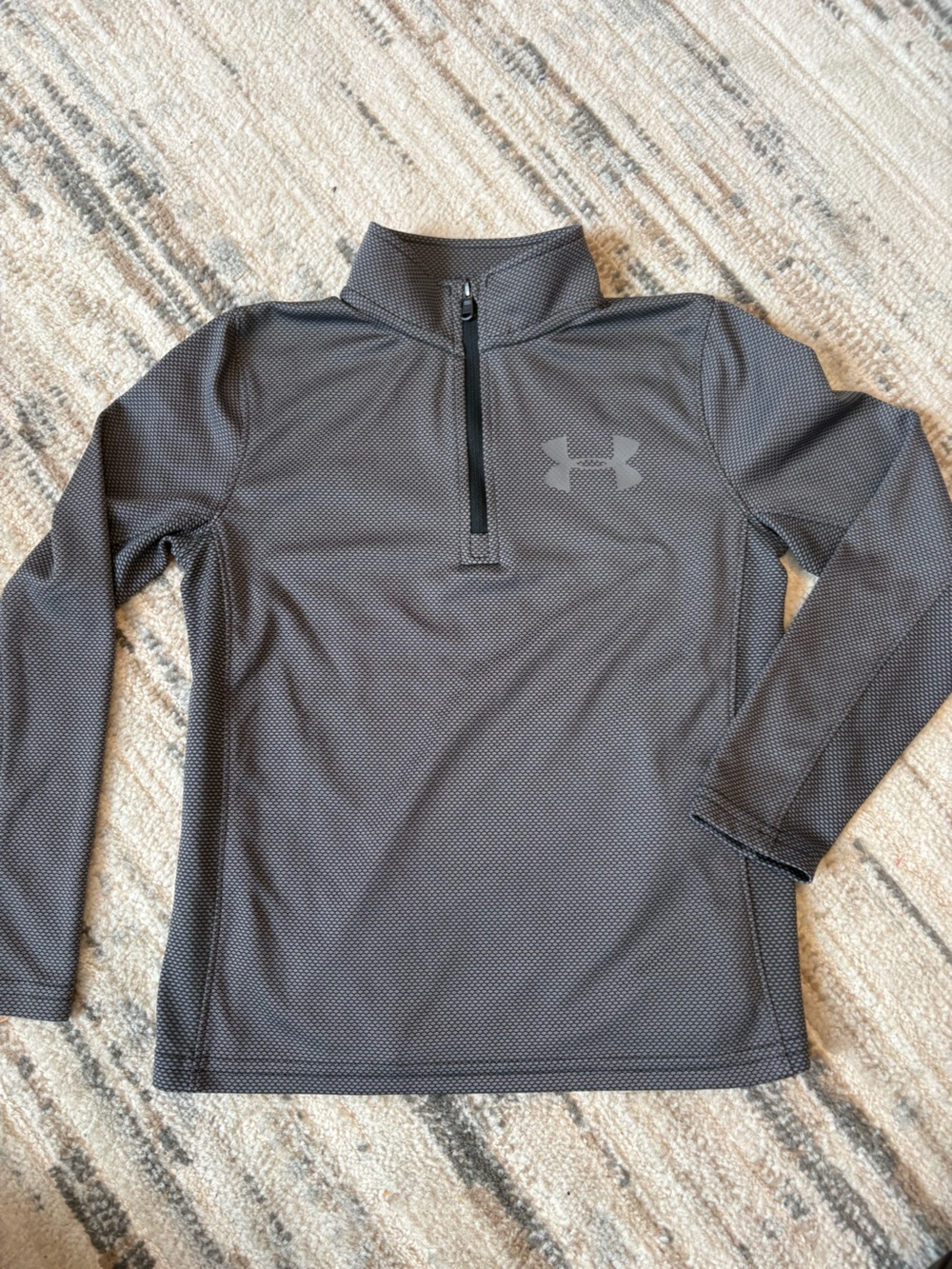 Boys Under Armour S Small Loose Long Sleeve Grey 1/4 Zip Pullover Shirt Youth